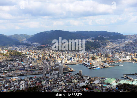 Città di Nagasaki opinioni come visto dalla cima del monte Inasa. Foto Stock