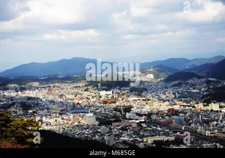 Città di Nagasaki opinioni come visto dalla cima del monte Inasa. Foto Stock