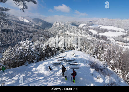 Semmering: vista da "20-Schiling-Blick" (20 Schilling vista) della Ferrovia di Semmering con il Kalte-Rinne-viadotto , Polleroswand, villaggio Breitenste Foto Stock