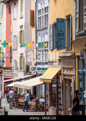 Scena di strada Le Puy en Velay Haute-Loire Auvergne-Rhône-Alpes Francia Foto Stock