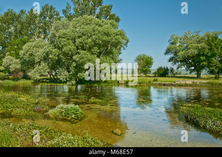 Fiume cetina in Croazia, nell'entroterra dalmata, vicino alla città di vrlika Foto Stock