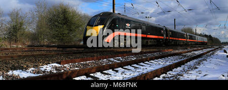 In inverno la neve, 180 classe, Grand Central treni, East Coast Main Line Railway, Peterborough, CAMBRIDGESHIRE, England, Regno Unito Foto Stock