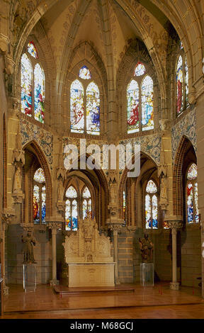 Astorga, provincia di León, Castiglia e Leon, Spagna. Il palazzo episcopale,1889-1913, di Antonio Gaudi (1852-1926). Cappella. Vista interna della cappella. Foto Stock