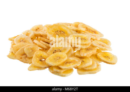 Banana chips su uno sfondo bianco. Foto Stock
