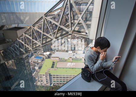 All'interno del cielo Umeda edificio è il diciannovesimo-edificio più alto in Prefettura di Osaka, in Giappone e in una delle città più riconoscibili punti. Foto Stock