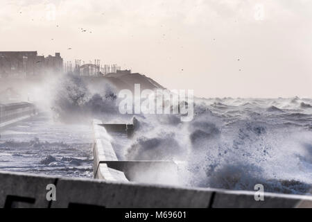 In alto mare sulla North Shore di Blackpool Lancashire Regno Unito home della famosa Pleasure Beach Foto Stock