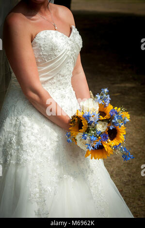 Giorno di nozze bouquet nuziale fatta di girasoli Foto Stock