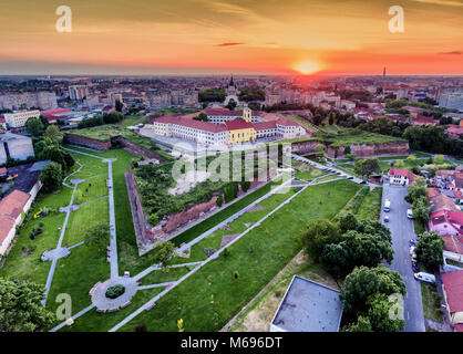 Tramonto in Oradea Nagyvárad Romania. Vista aerea da un drone Foto Stock