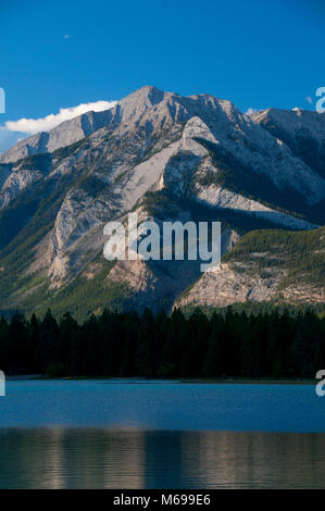 Il lago di Edith per la gamma di Colin, il Parco Nazionale di Jasper, Alberta, Canada Foto Stock