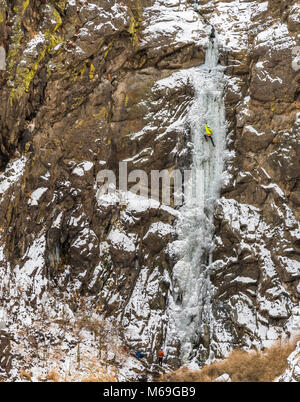 Elia Weber la scalata di un percorso denominato Hidden Falls WI3 vicino Homedale Idaho Foto Stock
