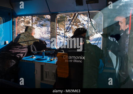 Le Chemin de fer du Montenvers, treno. Natura e Montagna neve. Chamonix Mont Blanc, Auvergne-Rhône-Alpes, dipartimento dell'Alta Savoia. Francia Europa Foto Stock