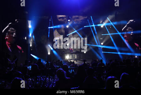 Martin Garrix sul palco durante il Global Awards, un nuovissimo premi mostra ospitata da Global Media & Entertainment Group,Â a Londra, Eventim Apollo Hammersmith. Stampa foto di associazione. Picture Data: giovedì 1 marzo 2018. Vedere PA storia SHOWBIZ globale. Foto di credito dovrebbe leggere: Angeles Rodenas/PA FILO Foto Stock