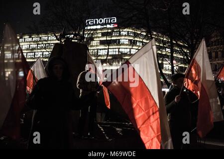 1 marzo 2018 - Wroclaw, Polonia - Marzo Nazionale sul giorno del ricordo di soldati maledetto - memoria di assassinati soldati polacchi dai comunisti dopo la II Guerra Mondiale a Wroclaw in Polonia (credito Immagine: © Krzysztof Kaniewski via ZUMA filo) Foto Stock