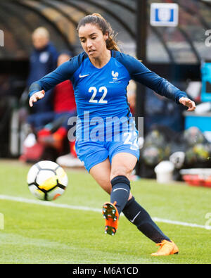 Columbus, Ohio, Stati Uniti d'America. 1 marzo 2018: Francia defender Sakina Karchaoui (22) serve la sfera nel centro gainst Francia durante la loro partita t il SheBelieves Cup in Columbus, Ohio, Stati Uniti d'America. Brent Clark/Alamy Live News Foto Stock