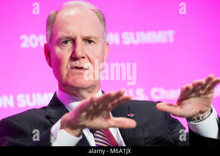 Washington, Stati Uniti d'America. 1 Mar, 2018. Gary C. Kelly, Presidente del Consiglio di Amministrazione e Chief Executive Officer di Southwest Airlines, parla agli Stati Uniti Camera di Commercio del xvii annuale Vertice di aviazione a Washington D.C. il 1 marzo 2018. Credito: Kristoffer Tripplaar/Alamy Live News Foto Stock