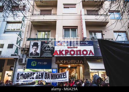 Atene, Grecia. 1 Mar, 2018. Concentrazione degli attori del settore della cultura, al di fuori del Teatro dell'Acropoli, a sostenere gli attori del gioco ''Gesù Cristo Superstar'', in termini di pressioni create contro di loro.Il Metropolit di Citera si citano in giudizio gli attori da Gesù Cristo Superstar show per i casi di blasfemia e per chiedere l'interruzione totale della loro attività come sostengono gli attori sono da una comunità hippie e lo spettacolo contiene ''˜una grave diffamazione della religione ortodossa e di estrema bestemmia" si dice. Credito: Evangeliou  2 .jpg/SOPA Immagini/ZUMA filo/Alamy Live News Foto Stock