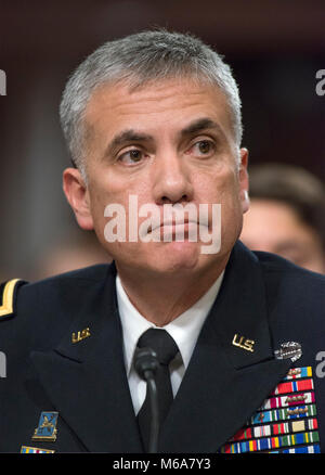 Washington, Stati Uniti d'America. 01 Mar, 2018. Tenente Generale Paolo M. Nakasone, Esercito degli Stati Uniti, testimonia dinanzi alla commissione del Senato sulle forze armate sulla sua candidatura a essere generale e direttore, National Security Agency/capo, centrali di sicurezza Servizio/Commander, Stati Uniti Cyber comando sul Campidoglio di Washington, DC il giovedì, 1 marzo 2018. -Nessun servizio di filo- Credito: Ron Sachs/consolidato Notizie Foto/Ron Sachs - CNP/dpa/Alamy Live News Foto Stock