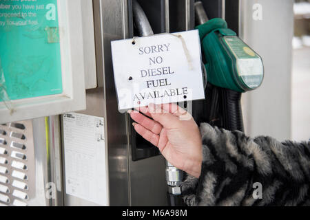 Kilmarnock, Regno Unito. 2 Mar, 2018. Dopo la Bestia da est e tempesta Emma. Asda Kilmarnock esaurisce il diesel e quasi fuori della benzina. Credito: Nathan McNaughton/Alamy Live News Foto Stock