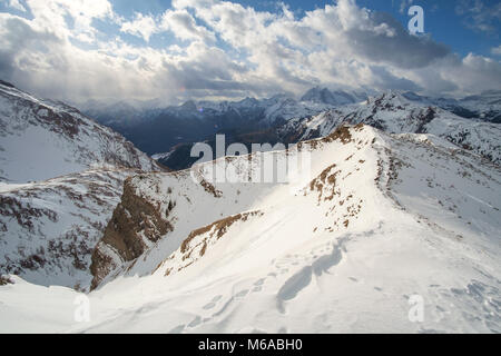 Montagne Paesaggio di neve sul nord Italia Dolomiti Foto Stock