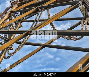 Le travi in acciaio del Ponte Memoriale a Portsmouth, New Hampshire Foto Stock