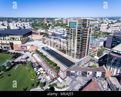 Iasi, Romania, Luglio 2017: Palazzo Mall e Iasi city centre Foto Stock