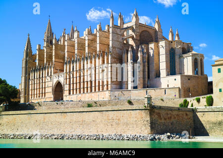 Palma de Mallorca, Spagna. La Seu - il celebre Medieval gotica Cattedrale cattolica nella capitale dell'isola Foto Stock