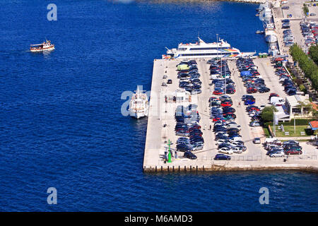 Rovini porto di traghetto. Vista aerea. Foto Stock