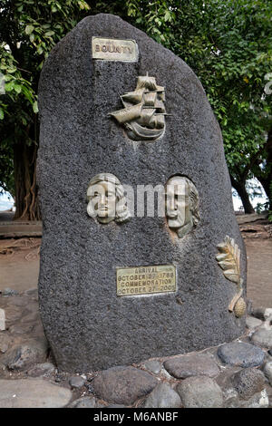 Un monumento, atterraggio Bounty 1788, ritratto del Capitano Bligh e Christian Fletcher, Pointe Venus, Tahiti, Polinesia Francese Foto Stock