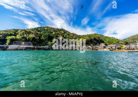 Villaggio di Pescatori dal mare, città di ine, prefettura di Kyoto, Giappone Foto Stock