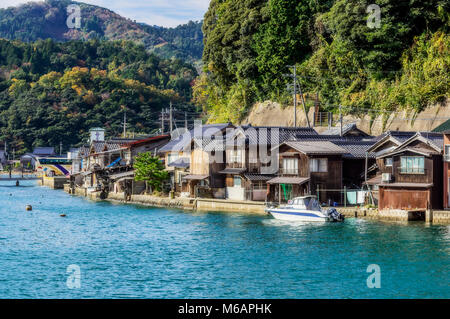 Villaggio di Pescatori dal mare, città di ine, prefettura di Kyoto, Giappone Foto Stock