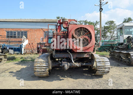 Russia, Poltavskaya village - 6 Settembre 2015: Mietitrebbia macchine agricole Foto Stock