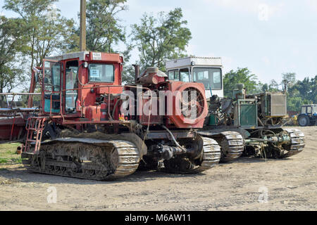 Russia, Poltavskaya village - 6 Settembre 2015: Mietitrebbia macchine agricole Foto Stock