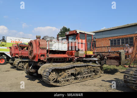 Russia, Poltavskaya village - 6 Settembre 2015: Mietitrebbia macchine agricole Foto Stock