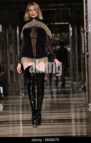 Porco di Pam in AW18 Scout di moda Foto Stock