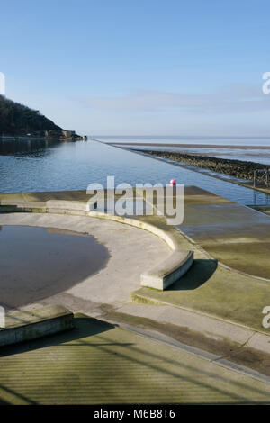 L'acqua di mare la balneazione e la nautica piscina a Clevedon nel Somerset, Inghilterra. Foto Stock