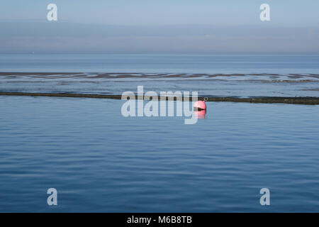 L'acqua di mare la balneazione e la nautica piscina a Clevedon nel Somerset, Inghilterra. Foto Stock