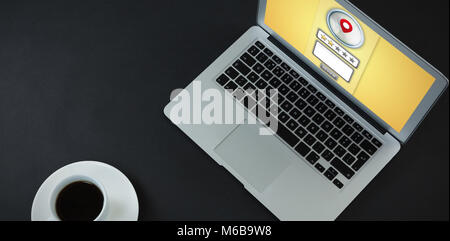 Immagine composita di screenshot di un servizio di valutazione Foto Stock