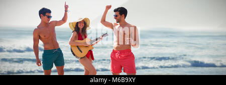 Immagine composita di adolescenti dancing e riproduzione di musica Foto Stock