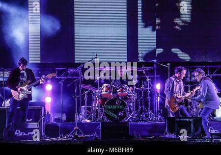 La rock band in Spagnolo degli anni ottanta e novanta, uomini G dalla Spagna e la Enanitos Verdes dall Argentina, hanno offerto un concerto di Huevos Revueltos tour eseguito a Hipodromo nella città di Hermosillo Sonora. (Foto: Luis Gutierre / NortePhoto.com) Foto Stock