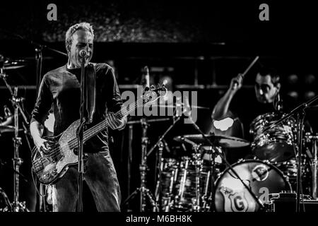 La rock band in Spagnolo degli anni ottanta e novanta, uomini G dalla Spagna e la Enanitos Verdes dall Argentina, hanno offerto un concerto di Huevos Revueltos tour eseguito a Hipodromo nella città di Hermosillo Sonora. (Foto: Luis Gutierre / NortePhoto.com) Foto Stock