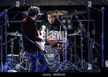 La rock band in Spagnolo degli anni ottanta e novanta, uomini G dalla Spagna e la Enanitos Verdes dall Argentina, hanno offerto un concerto di Huevos Revueltos tour eseguito a Hipodromo nella città di Hermosillo Sonora. (Foto: Luis Gutierre / NortePhoto.com) Foto Stock