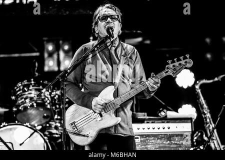 La rock band in Spagnolo degli anni ottanta e novanta, uomini G dalla Spagna e la Enanitos Verdes dall Argentina, hanno offerto un concerto di Huevos Revueltos tour eseguito a Hipodromo nella città di Hermosillo Sonora. (Foto: Luis Gutierre / NortePhoto.com) Foto Stock