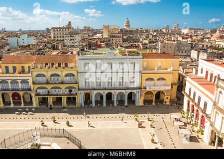 Avana, Cuba - Dicembre 3; 2017: Vecchia Havana square visto da sopra Foto Stock