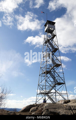 Questo fuoco in torre faro di montaggio è stata restaurata e aperta al pubblico nel 2013 Foto Stock