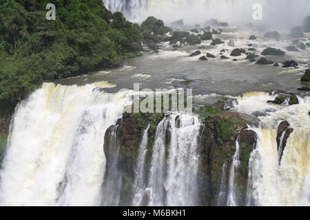 Cascate di Iguassù - Il più grande sistema di cascate nel mondo Foto Stock