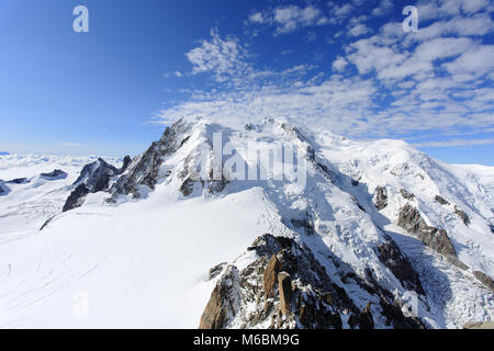 Montblanc mountain salita innevato paesaggio Foto Stock