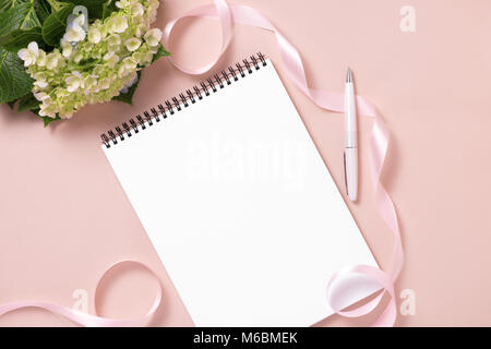 Nozze Lista da fare con fiori. Mockup planner laici piana. Foto Stock