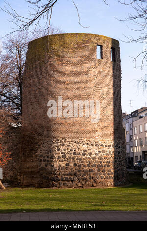 Germania, Colonia, Helenentower al Helenenstreet. Parte dell'ex città romana parete. Deutschland, Koeln, Helenenturm in der Helenenstrasse. Teil Foto Stock