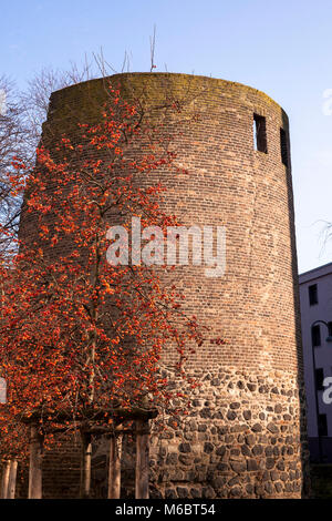 Germania, Colonia, Helenentower al Helenenstreet. Parte dell'ex città romana parete. Deutschland, Koeln, Helenenturm in der Helenenstrasse. Teil Foto Stock