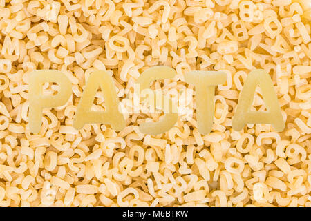 Italian Maccheroni alimenti crudi o sfondo texture vicino. Foto Stock